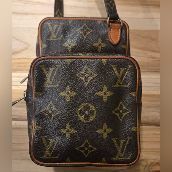 Louis Vuitton Amazon Crossbody Bag - Picture 3 of 16